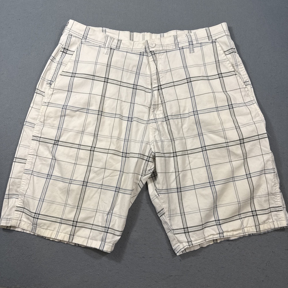 #310 Wrangler PLAID Shorts Mens Size 34 CARGO POCKETS GRAY WHITE BLUE